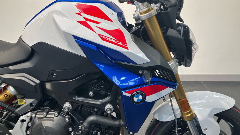 BMW F900 R